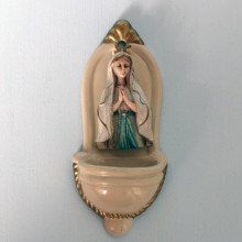 SP 089 cm 7x15 - Acquasantiera Madonna di Lourdes in marmorina laccata e decorata a mano