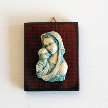 SP 077 cm 6x7 - Madonna con Bambino in marmorina decorata a mano su pannello in legno